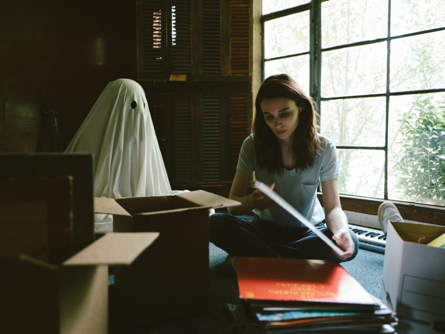 シーツ姿の幽霊が慕情を誘う『A GHOST STORY / ア・ゴースト・ストーリー』