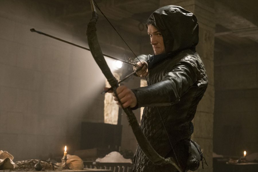 弓アクションは銃撃戦よりクール！ 目ヂカラ光るタロン・エジャトンが伝説のロビン・フッドに『フッド：ザ・ビギニング』