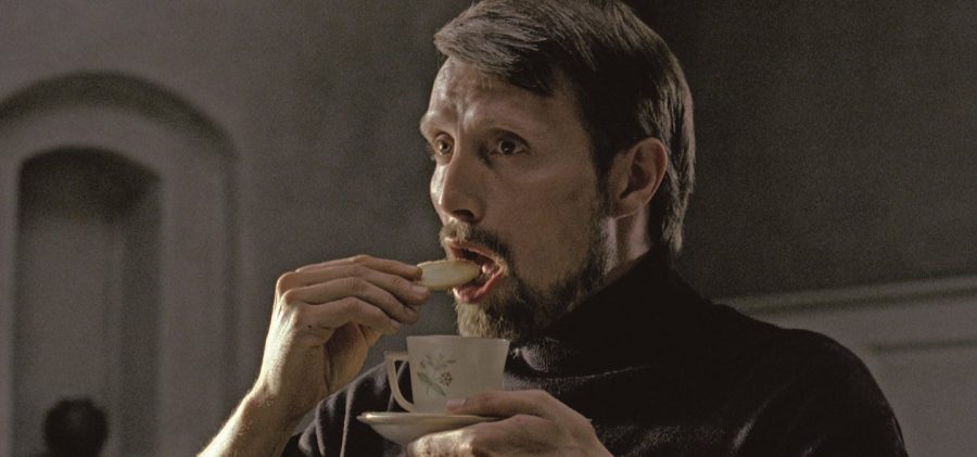 マッツ・ミケルセン主演　人里離れた教会にネオナチ男がやってきた！ 寓話を駆使した容赦なき強烈な人間劇『アダムズ・アップル』