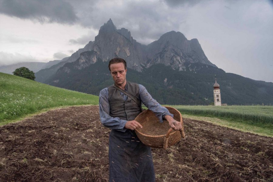 ナチスへの忠誠を拒んだ農夫の物語『名もなき生涯』　テレンス・マリック初の実話映画化