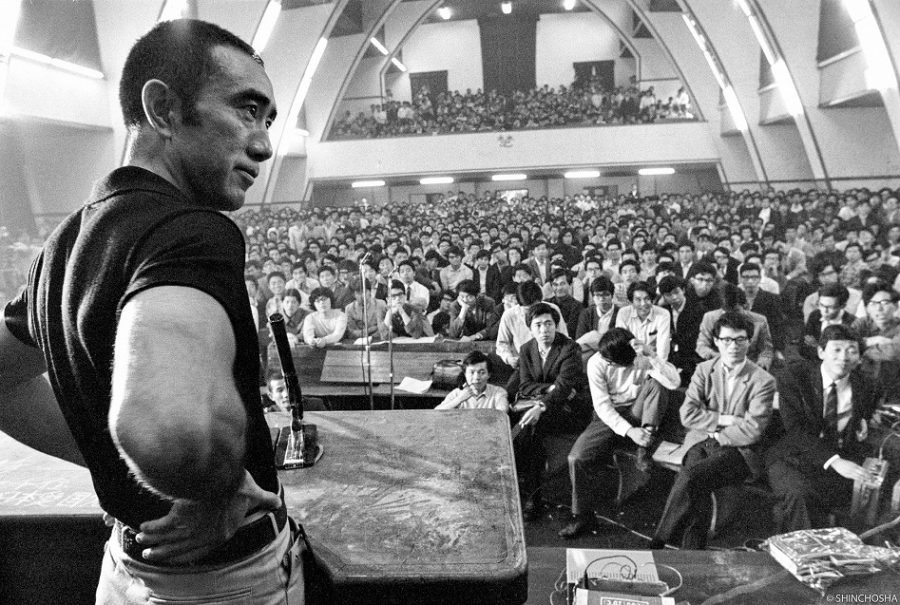 三島の伝説の大討論映像を解禁!! あの鬼才作家が東大生100人と議論！『三島由紀夫vs東大全共闘 50年目の真実』