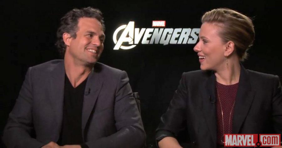 お揃いの「アベンジャーズ」タトゥーを断固拒否!? 『ブラック・ウィドウ』のスカヨハがマーク・ラファロをユーモアたっぷりにディスる！
