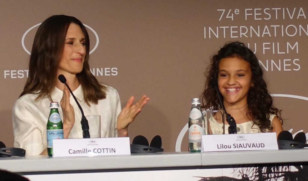 「スティルウォーター」でマットを助けることになるフランス人親子を演じたカミーユ・コタンと子役のリリー